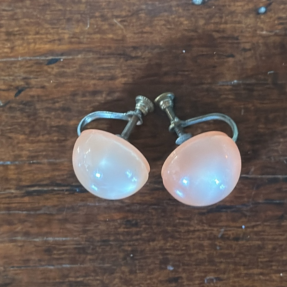 Moonstone style vintage screw back earrings - coral color - Picture 6 of 6